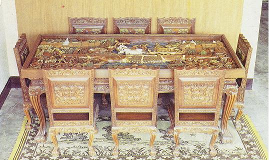 Sumalee's Handicraft Center, Chiang Rai, Northern Thailand:
Export Worldwide with Shipping from Door to Door. Furniture Made at your Design.